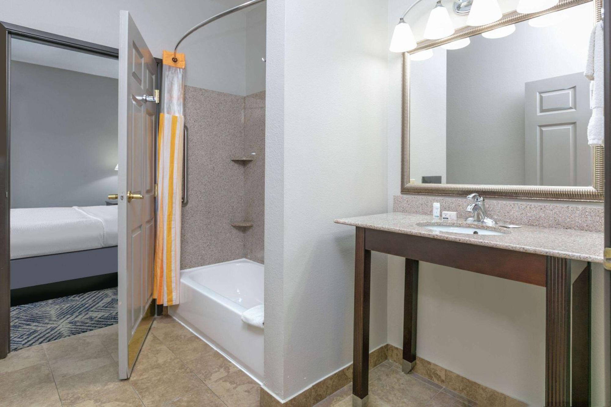 La Quinta By Wyndham Tulsa Airport / Expo Square Hotel Kültér fotó